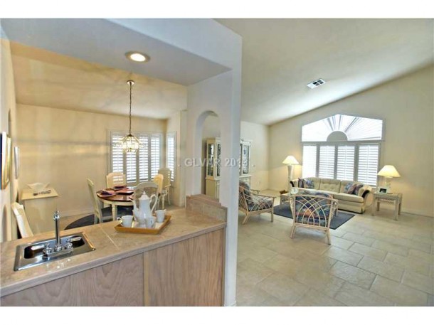Single Story Homes for Sale in Las Vegas_3301 S Riley WET BAR