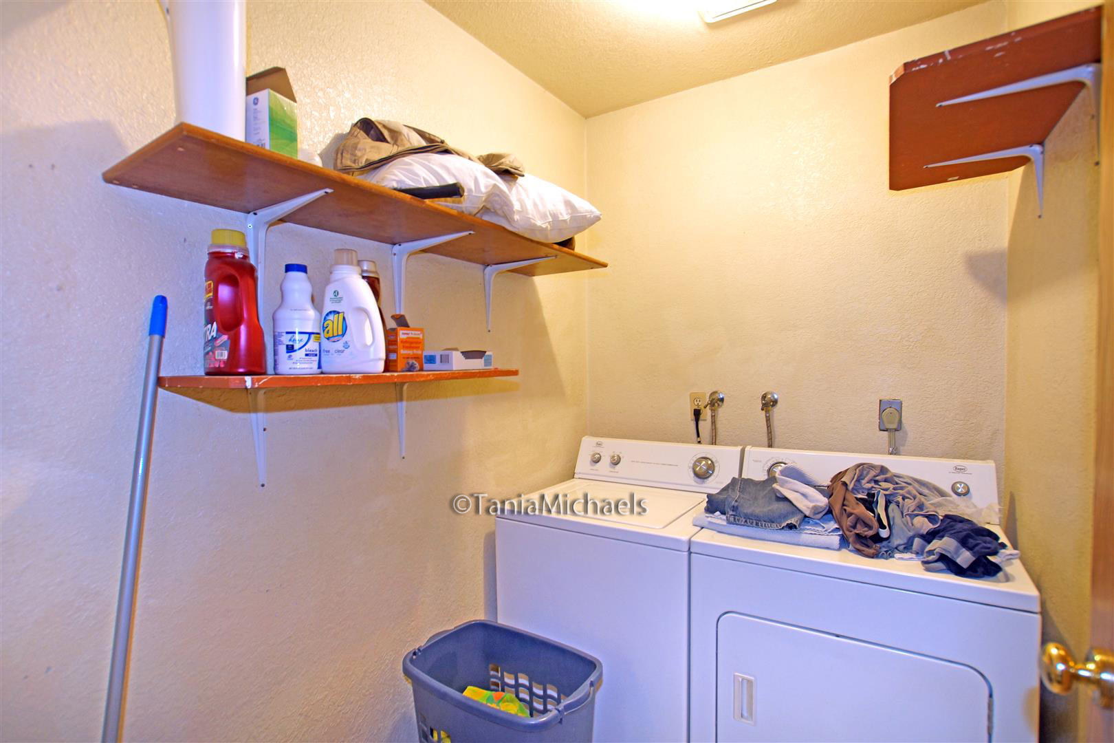 Las Vegas Apartments for Sale_6213 Bellota_Laundry Room Unit B